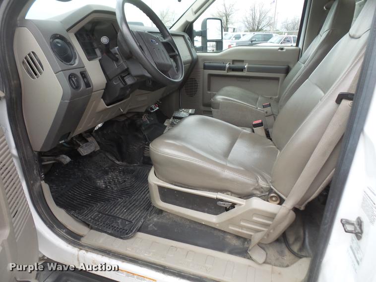 image for item DB0663 2008 Ford F550 Super Duty service truck with crane