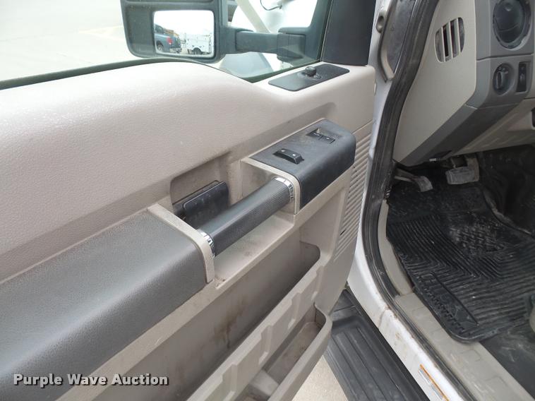 image for item DB0663 2008 Ford F550 Super Duty service truck with crane