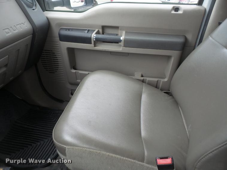 image for item DB0663 2008 Ford F550 Super Duty service truck with crane