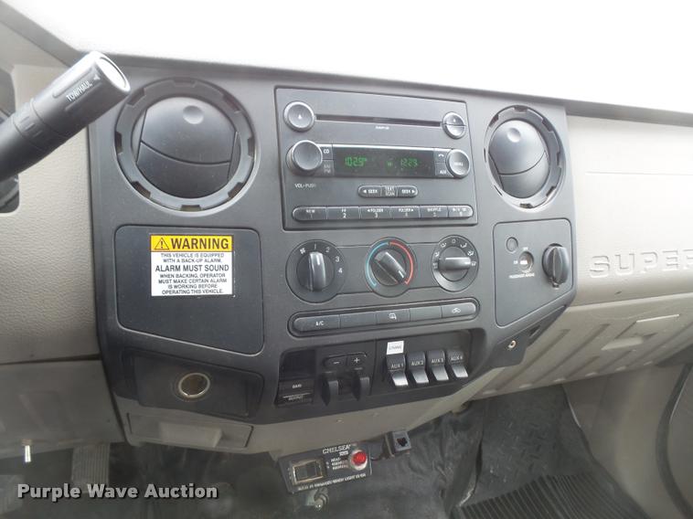 image for item DB0663 2008 Ford F550 Super Duty service truck with crane