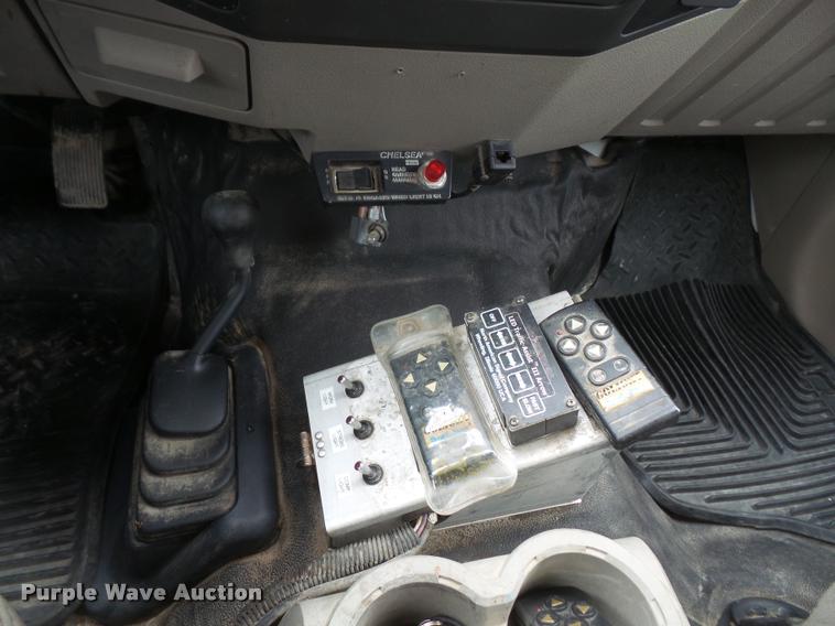 image for item DB0663 2008 Ford F550 Super Duty service truck with crane