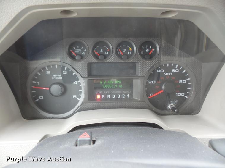 image for item DB0663 2008 Ford F550 Super Duty service truck with crane