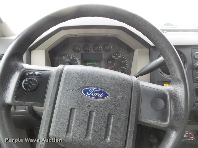 image for item DB0663 2008 Ford F550 Super Duty service truck with crane