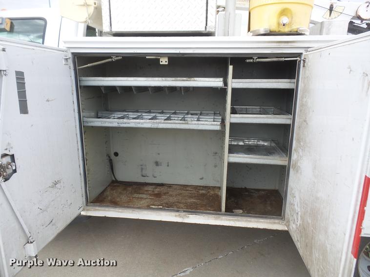 image for item DB0663 2008 Ford F550 Super Duty service truck with crane