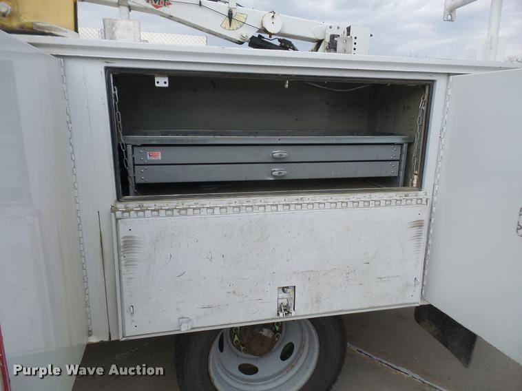 image for item DB0663 2008 Ford F550 Super Duty service truck with crane