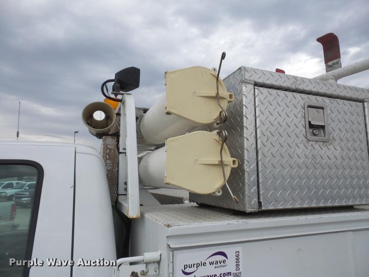image for item DB0663 2008 Ford F550 Super Duty service truck with crane