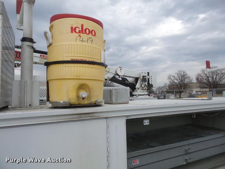 image for item DB0663 2008 Ford F550 Super Duty service truck with crane