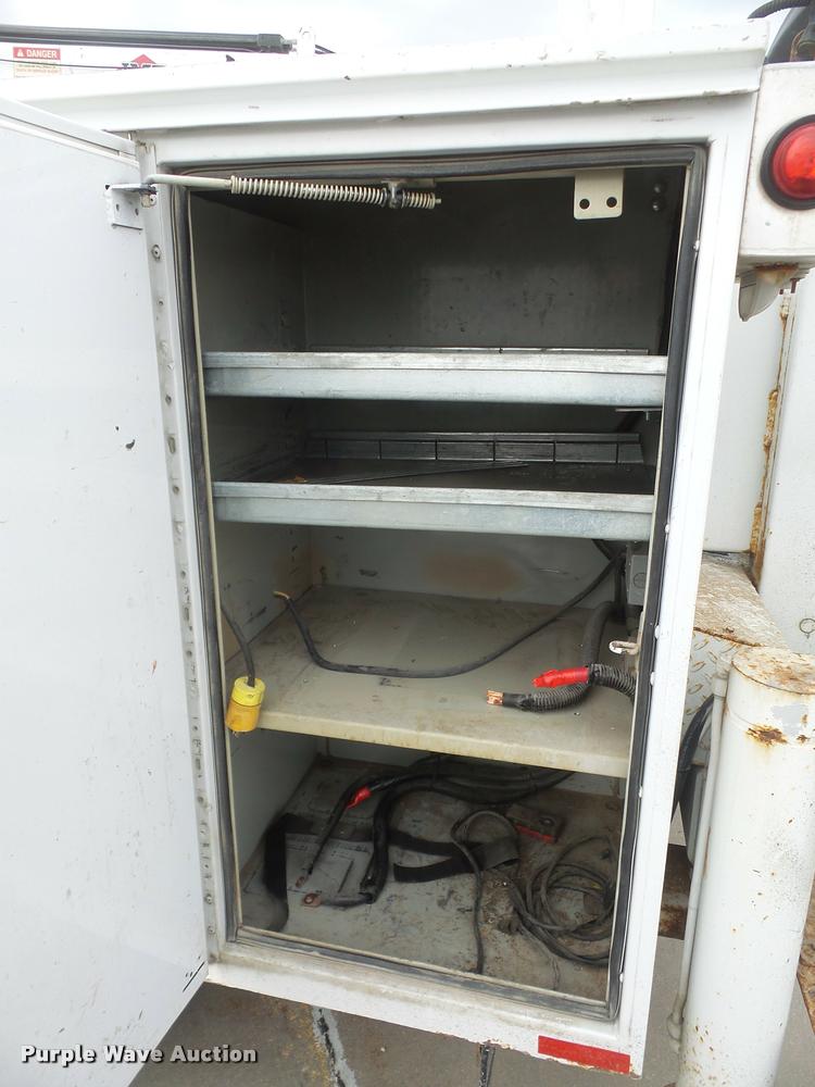 image for item DB0663 2008 Ford F550 Super Duty service truck with crane