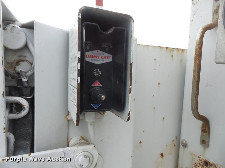 image for item DB0663 2008 Ford F550 Super Duty service truck with crane