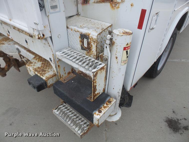 image for item DB0663 2008 Ford F550 Super Duty service truck with crane