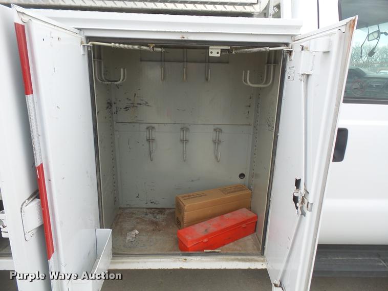 image for item DB0663 2008 Ford F550 Super Duty service truck with crane