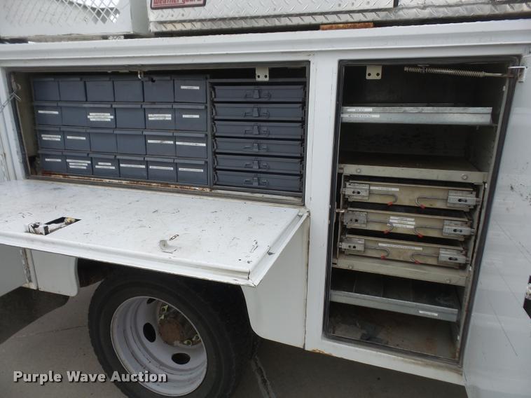 image for item DB0663 2008 Ford F550 Super Duty service truck with crane