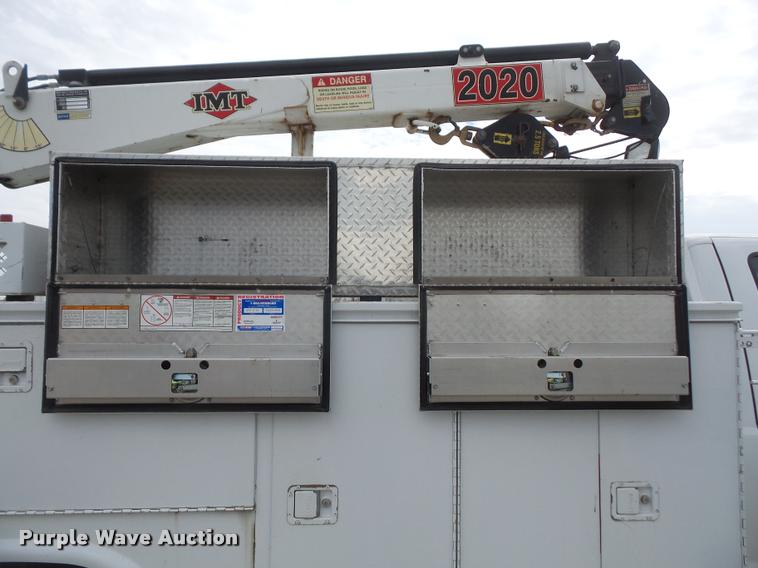 image for item DB0663 2008 Ford F550 Super Duty service truck with crane