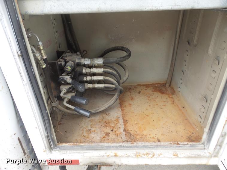 image for item DB0663 2008 Ford F550 Super Duty service truck with crane