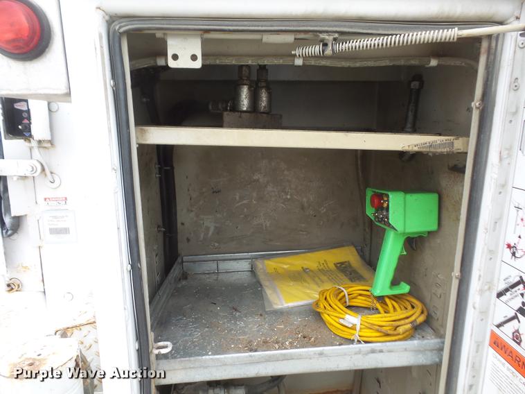 image for item DB0663 2008 Ford F550 Super Duty service truck with crane