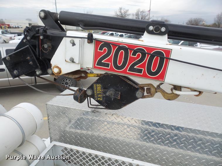 image for item DB0663 2008 Ford F550 Super Duty service truck with crane