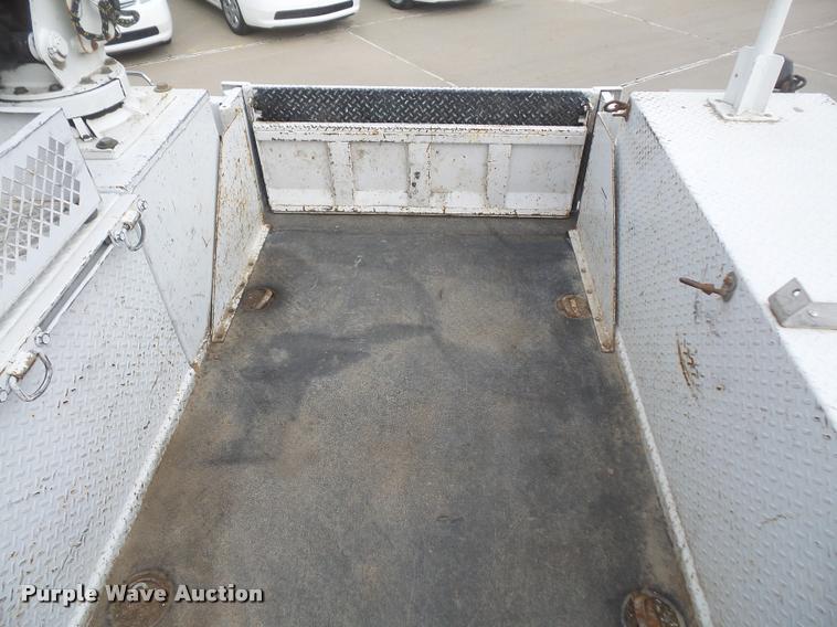 image for item DB0663 2008 Ford F550 Super Duty service truck with crane