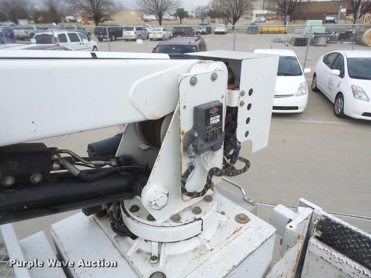 image for item DB0663 2008 Ford F550 Super Duty service truck with crane