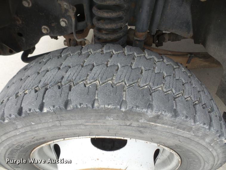 image for item DB0663 2008 Ford F550 Super Duty service truck with crane