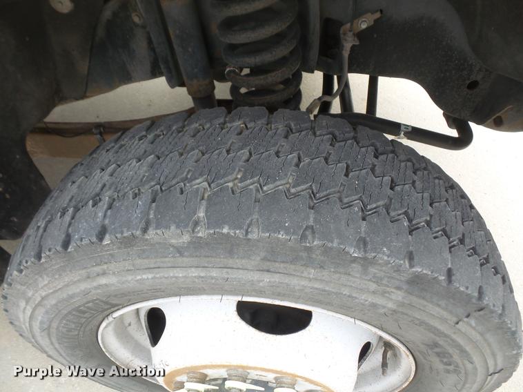 image for item DB0663 2008 Ford F550 Super Duty service truck with crane