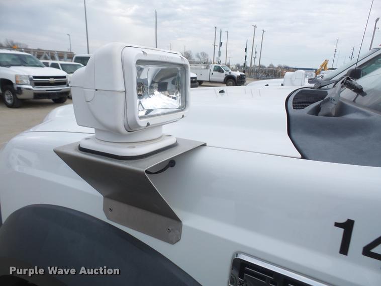 image for item DB0663 2008 Ford F550 Super Duty service truck with crane