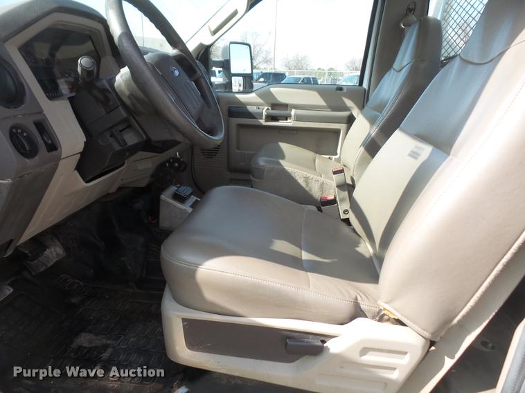 image for item DB0667 2008 Ford F550 Super Duty utility truck