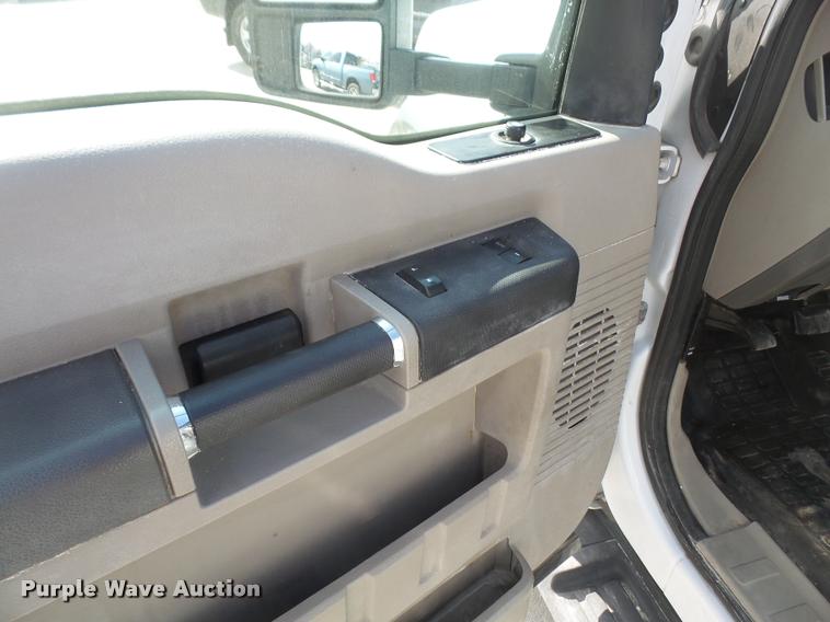 image for item DB0667 2008 Ford F550 Super Duty utility truck