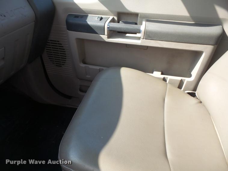 image for item DB0667 2008 Ford F550 Super Duty utility truck