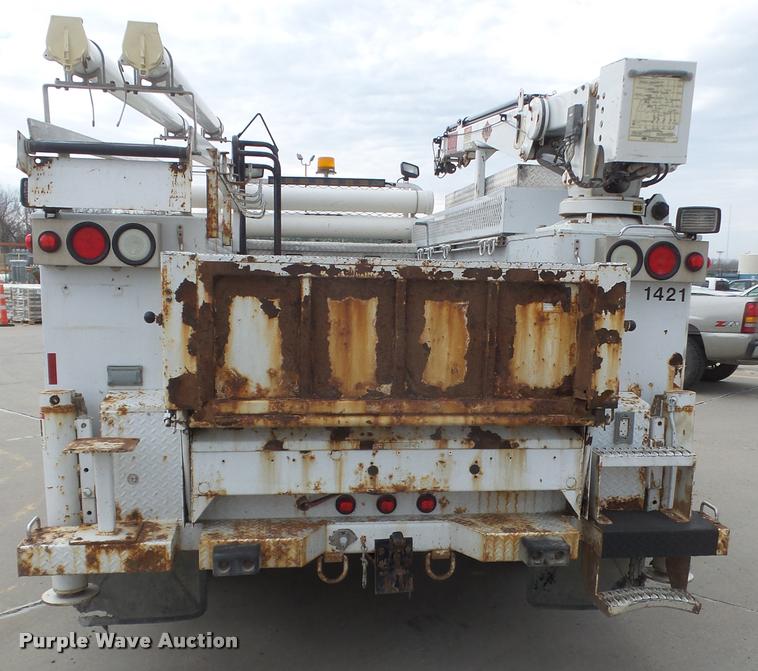 image for item DB0679 2008 Ford F550 Super Duty utility truck with crane