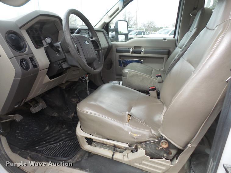 image for item DB0679 2008 Ford F550 Super Duty utility truck with crane