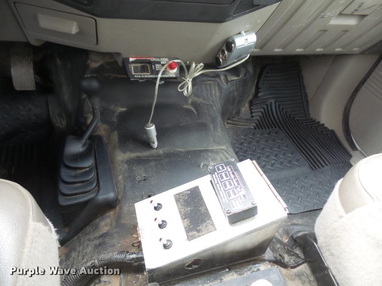 image for item DB0679 2008 Ford F550 Super Duty utility truck with crane