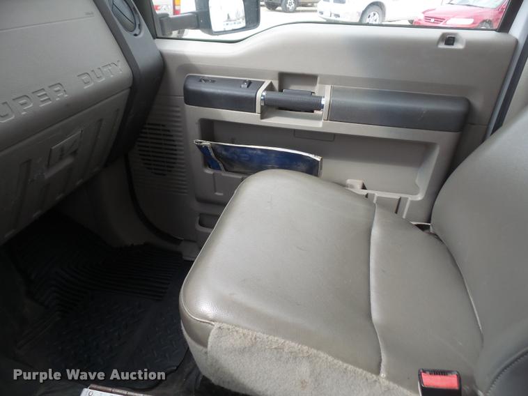 image for item DB0679 2008 Ford F550 Super Duty utility truck with crane