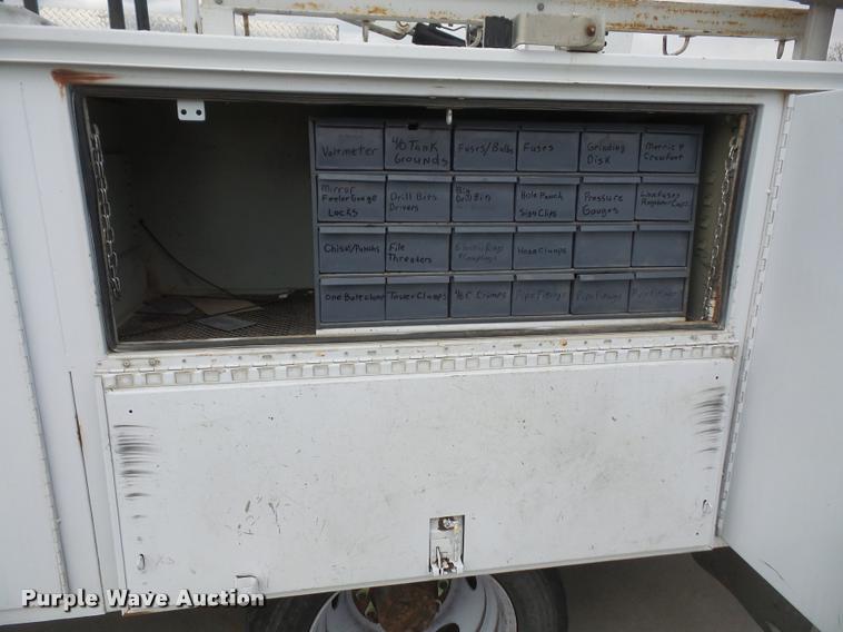 image for item DB0679 2008 Ford F550 Super Duty utility truck with crane