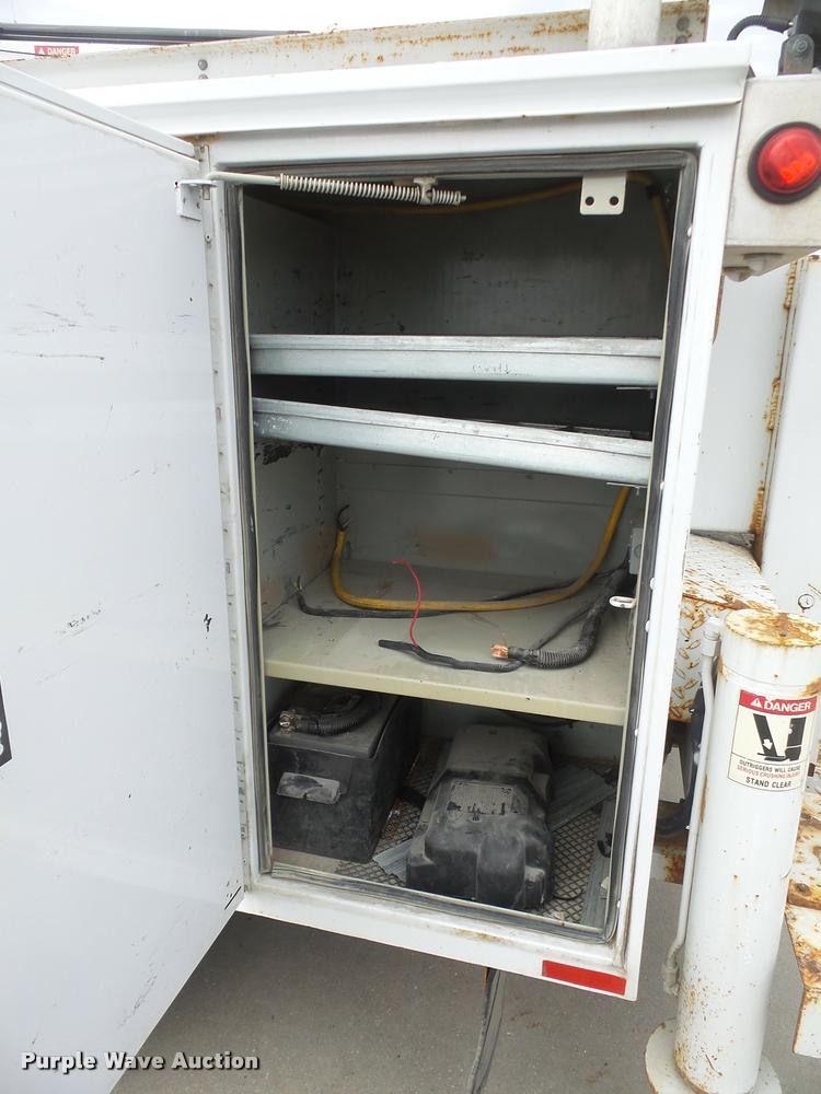 image for item DB0679 2008 Ford F550 Super Duty utility truck with crane