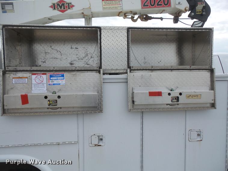 image for item DB0679 2008 Ford F550 Super Duty utility truck with crane