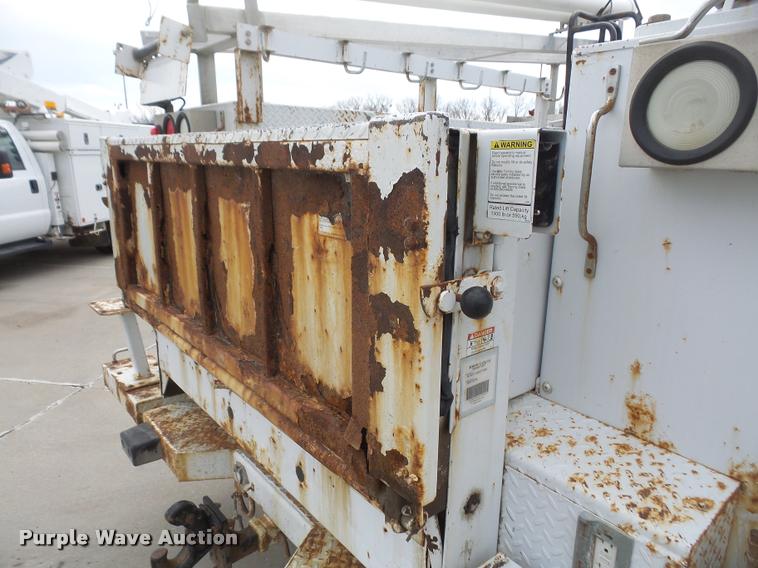 image for item DB0679 2008 Ford F550 Super Duty utility truck with crane