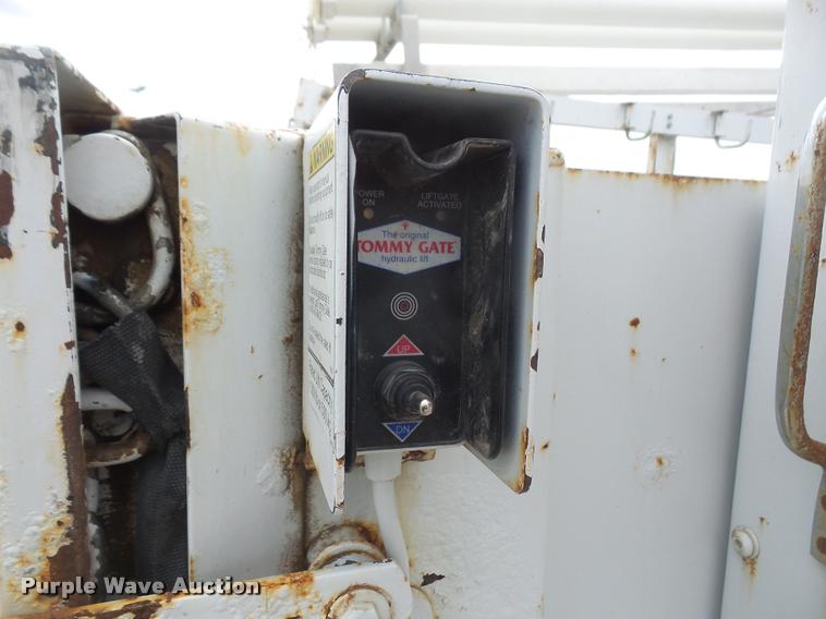 image for item DB0679 2008 Ford F550 Super Duty utility truck with crane