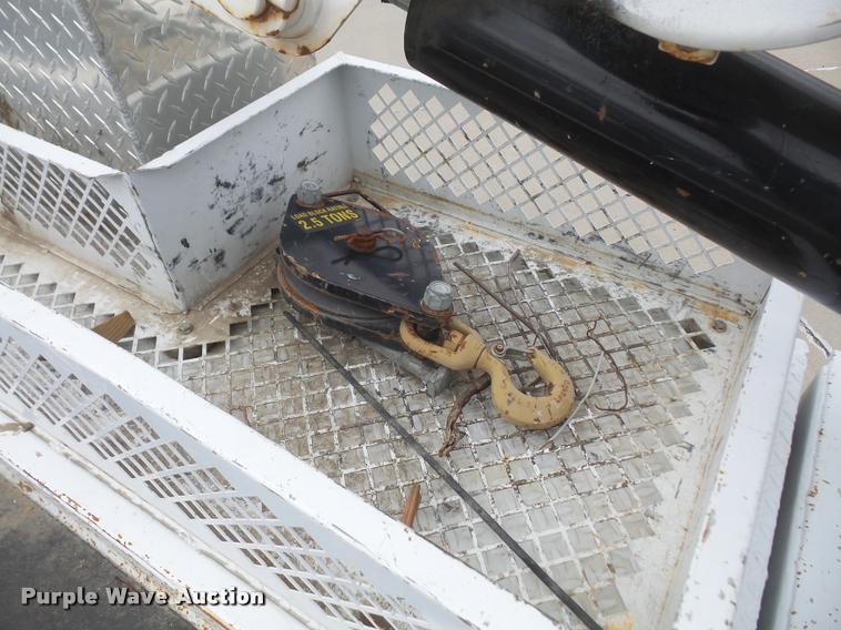 image for item DB0679 2008 Ford F550 Super Duty utility truck with crane