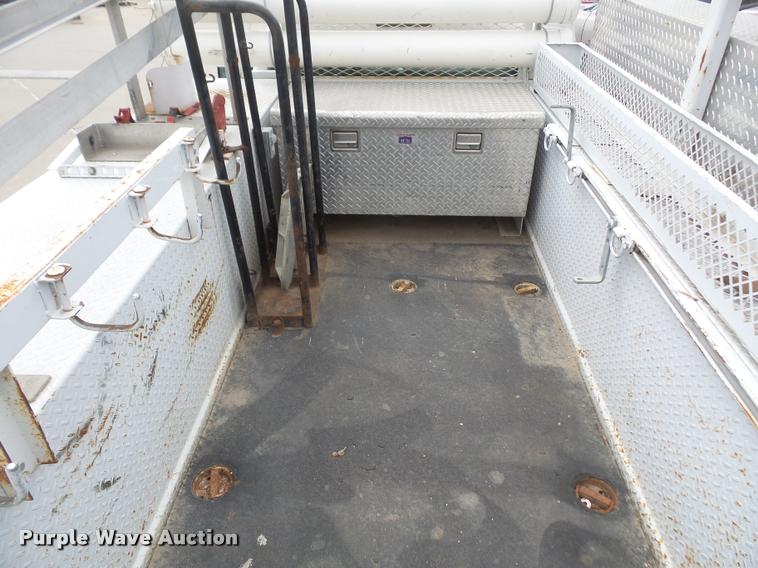 image for item DB0679 2008 Ford F550 Super Duty utility truck with crane