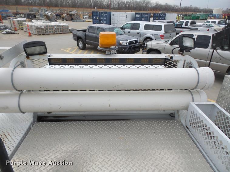 image for item DB0679 2008 Ford F550 Super Duty utility truck with crane