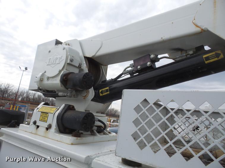 image for item DB0679 2008 Ford F550 Super Duty utility truck with crane