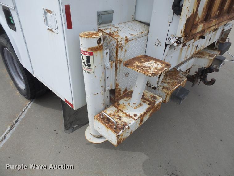 image for item DB0679 2008 Ford F550 Super Duty utility truck with crane