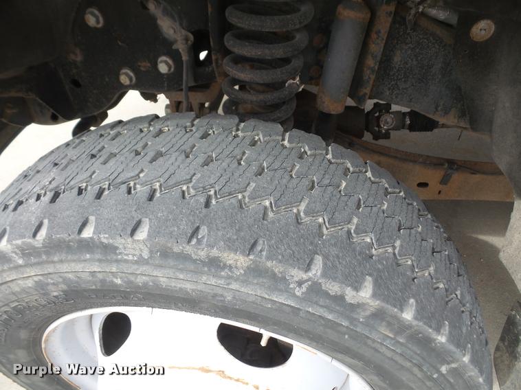 image for item DB0679 2008 Ford F550 Super Duty utility truck with crane