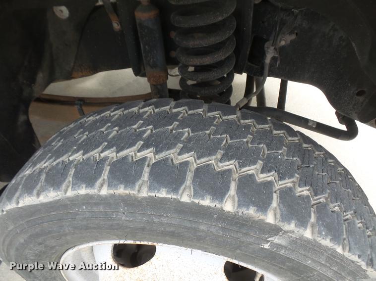 image for item DB0679 2008 Ford F550 Super Duty utility truck with crane