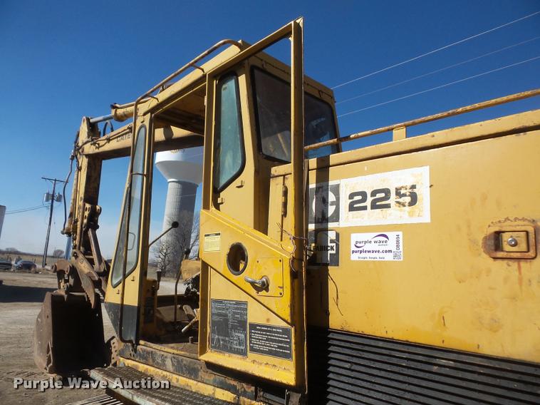 image for item DB0694 1973 Caterpillar 225 excavator