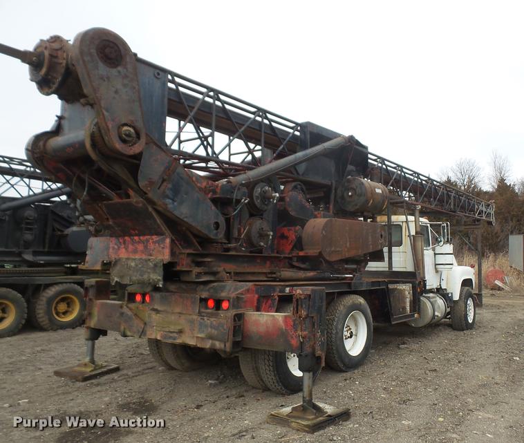 image for item DB0742 1985 Mack R700K truck with William LDH40 hole digger drill rig
