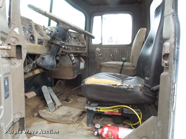 image for item DB0742 1985 Mack R700K truck with William LDH40 hole digger drill rig