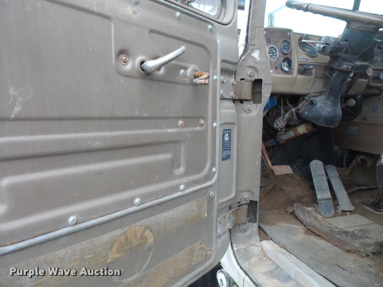 image for item DB0742 1985 Mack R700K truck with William LDH40 hole digger drill rig