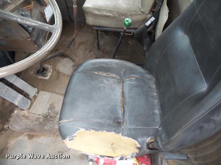 image for item DB0742 1985 Mack R700K truck with William LDH40 hole digger drill rig