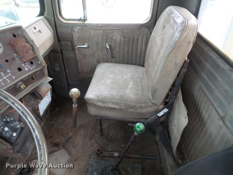 image for item DB0742 1985 Mack R700K truck with William LDH40 hole digger drill rig